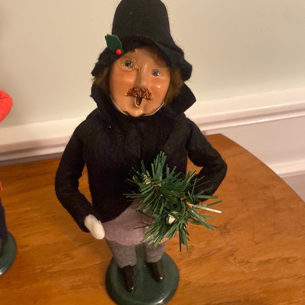 Byer’s Choice Caroler